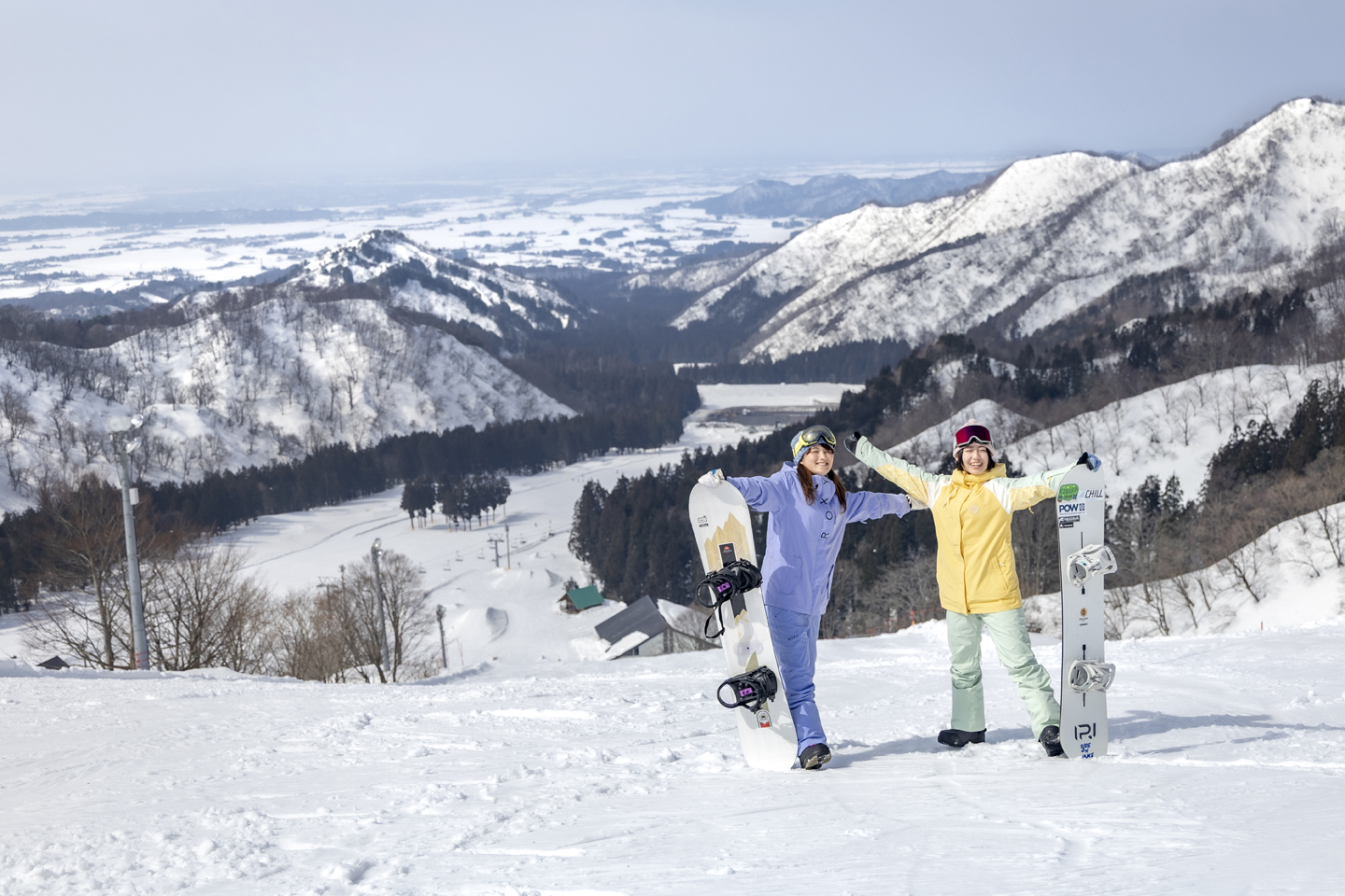 日本海が見えるゲレンデの景色