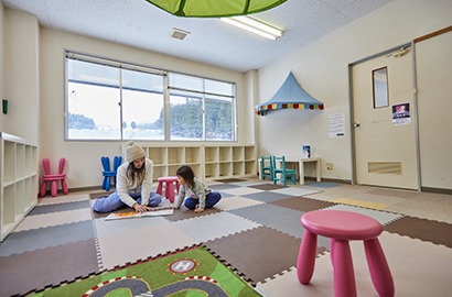 海が見える雪景色の画像