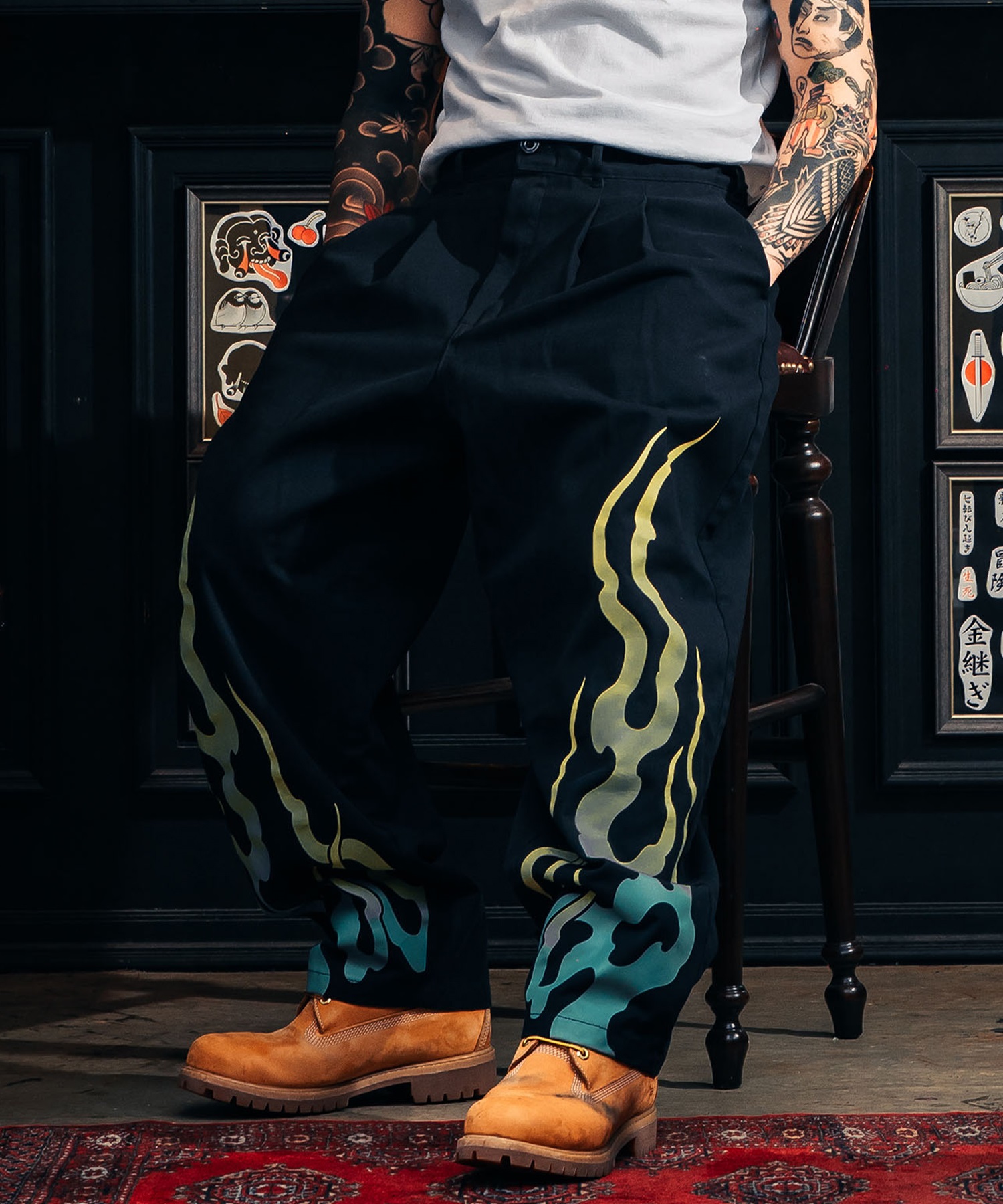 FIRE PATTERN DESIGN TUCK PANTS