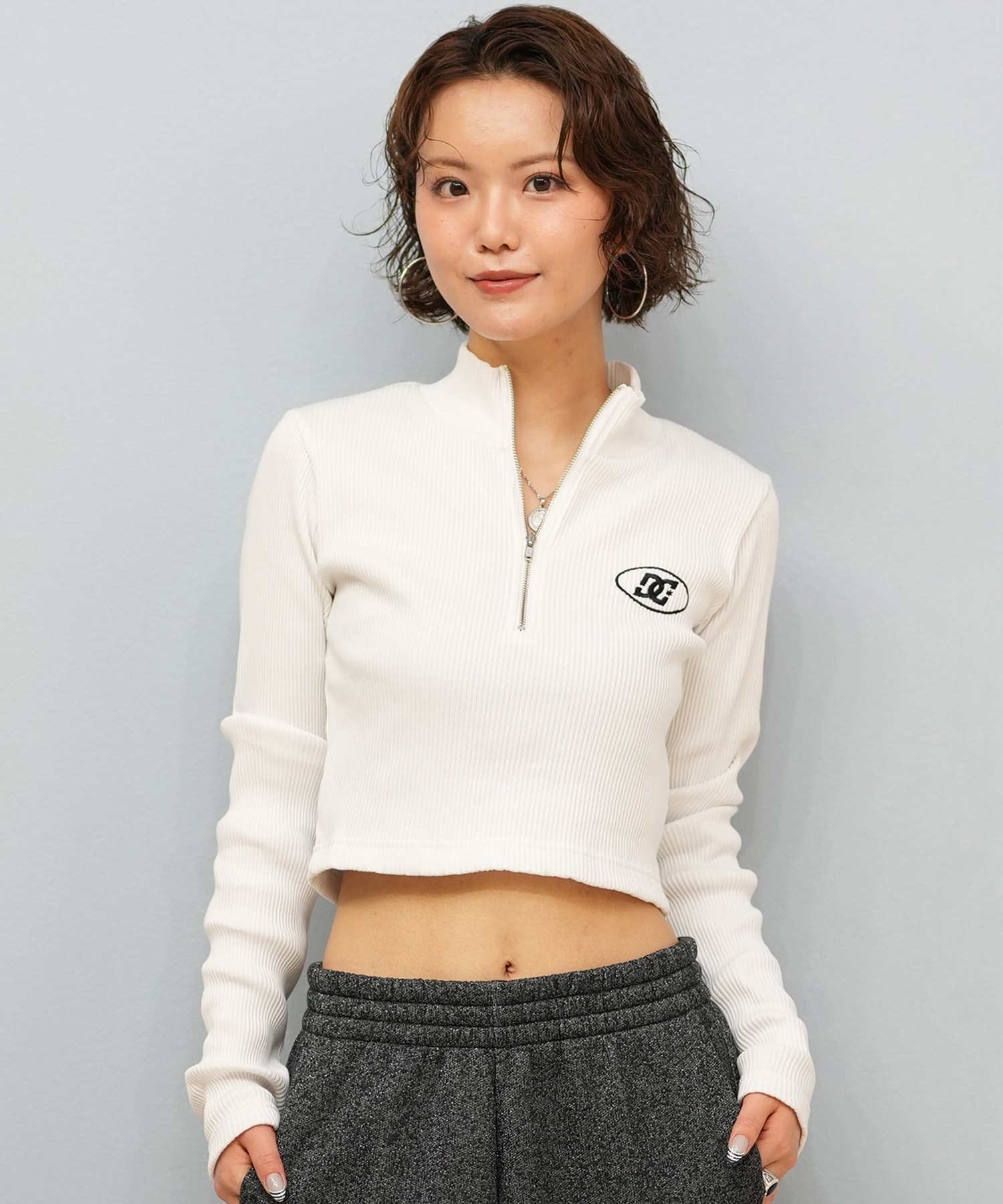 DC ディーシー 長袖 Tシャツ ロンT レディース クロップド丈 ショート丈 ハーフジップ LLT254312(WHT-M)