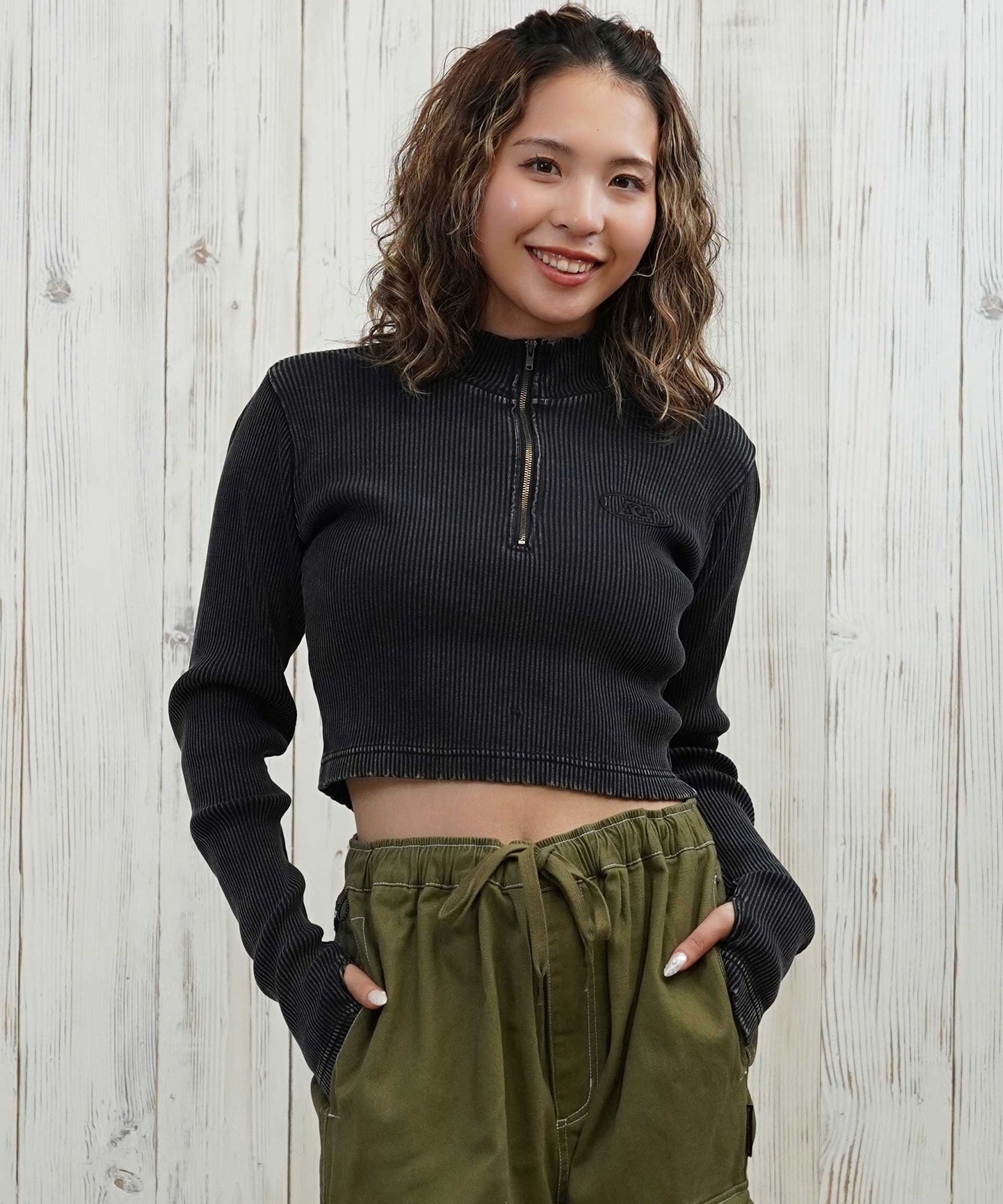 DC ディーシー 長袖 Tシャツ ロンT レディース クロップド丈 ショート丈 ハーフジップ LLT254312(BKS-M)