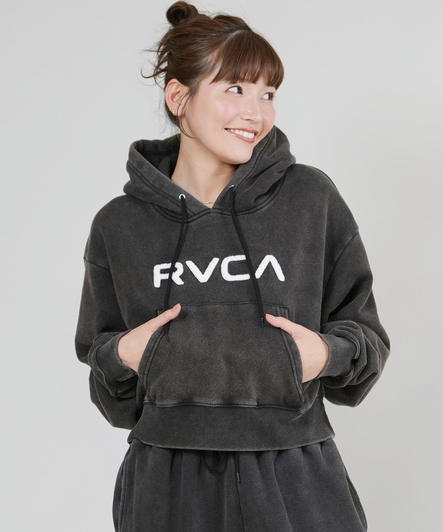 RVCA ルーカ プルオーバー パーカー レディース クロップド丈 ショート丈 ロゴ CROPPED HOODIE BF044-P03(KVCW-S)