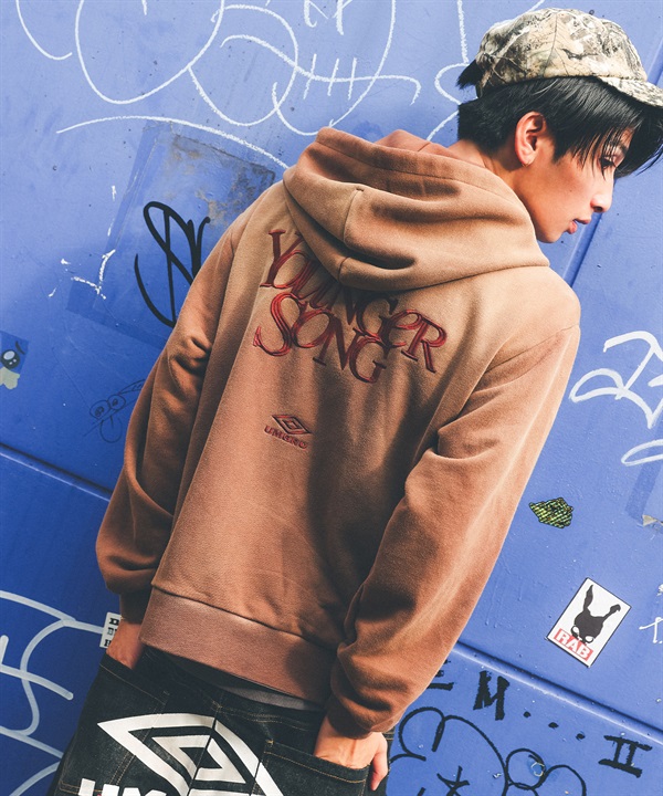 UMBRO アンブロ × Younger Song ヤンガーソング コラボ ジップアップ パーカー 裏毛 MD27-LHD03 ムラサキスポーツ限定