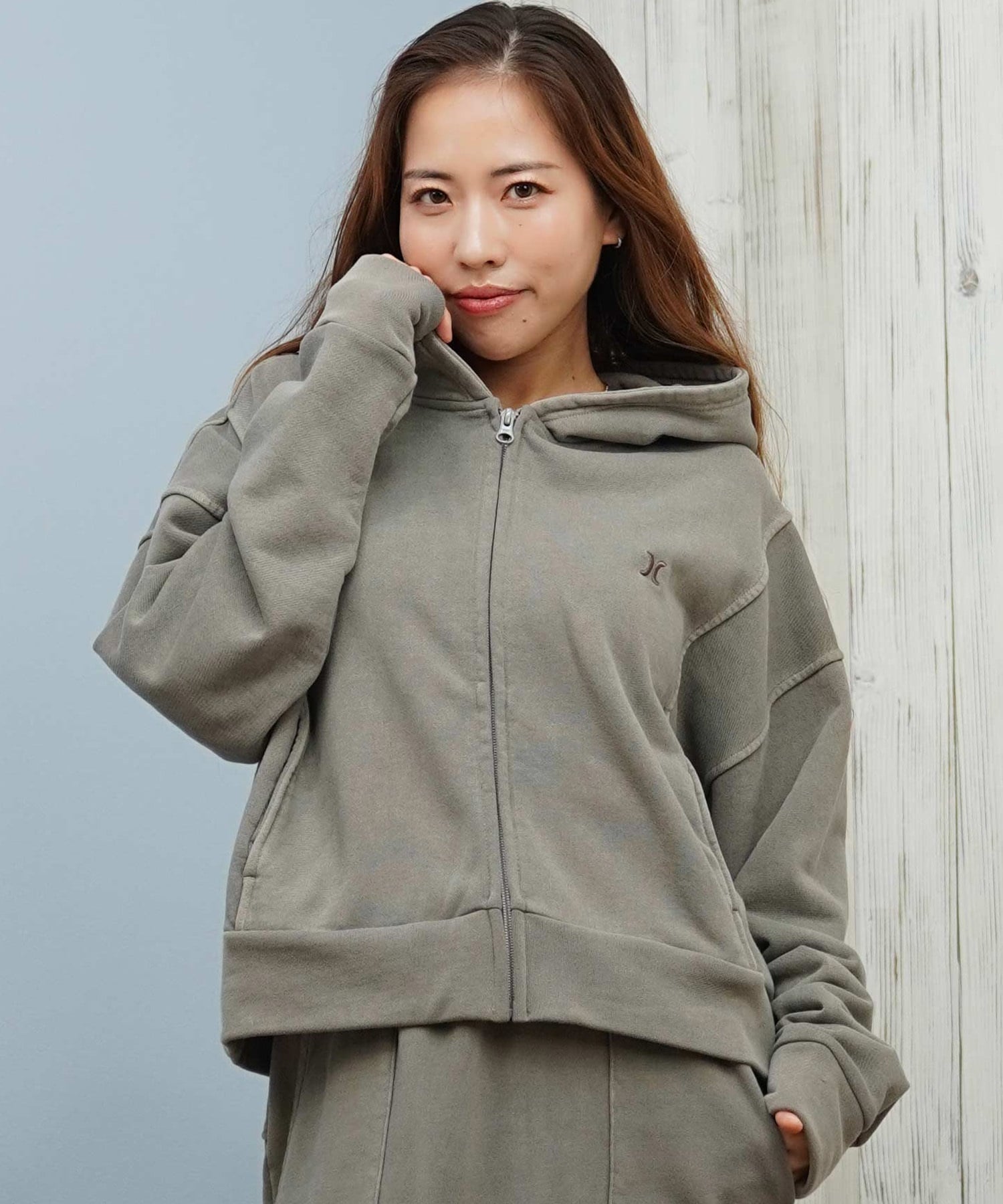 Hurley ハーレー ジップアップ パーカー レディース ワンポイント ロゴ 裏毛 SWEAT PIGMENT FZ HOODIE WCFF252030(ANVY-M)