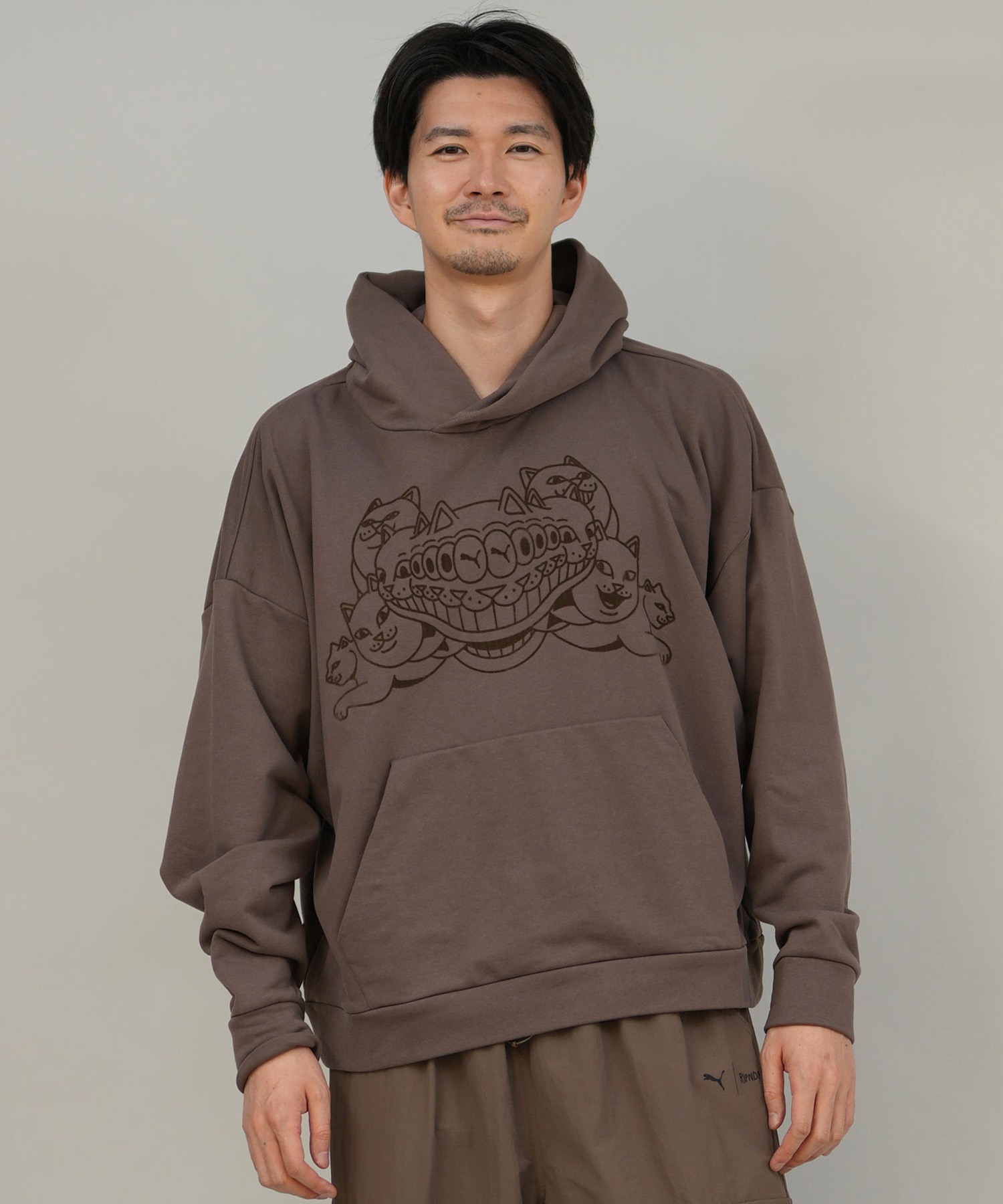 9月27日発売 PUMA プーマ × RIPNDIP リップンディップ コラボ メンズ ボクシー グラフィック フーディ プルオーバー パーカー 裏毛 632414(01-M)