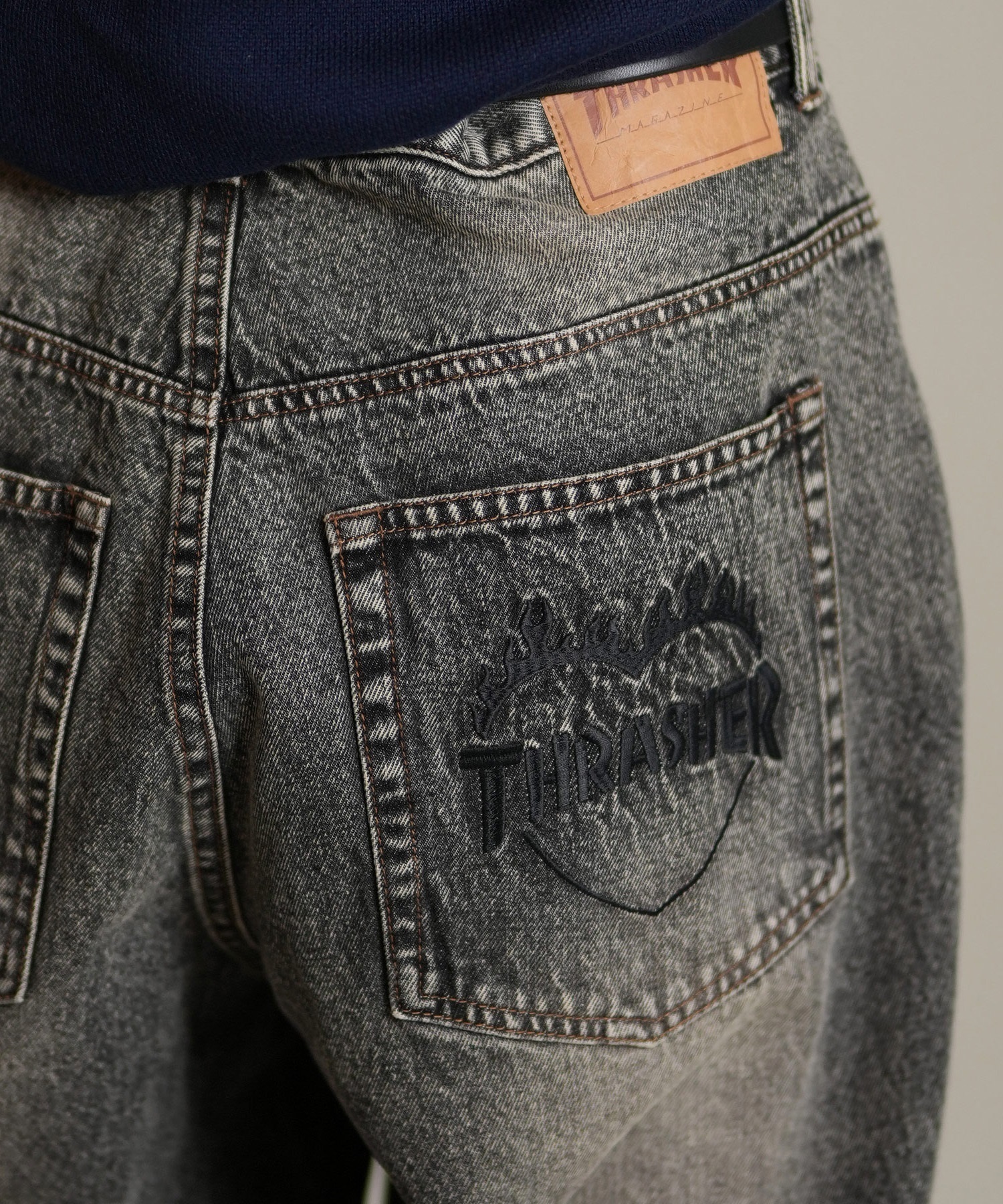 THRASHER スラッシャー ロングパンツ メンズ デニム パンツ Gパン 古着風 ウォッシュ加工 ダメージ加工 ヴィンテージ加工 254TH1LP140(BLK-M)