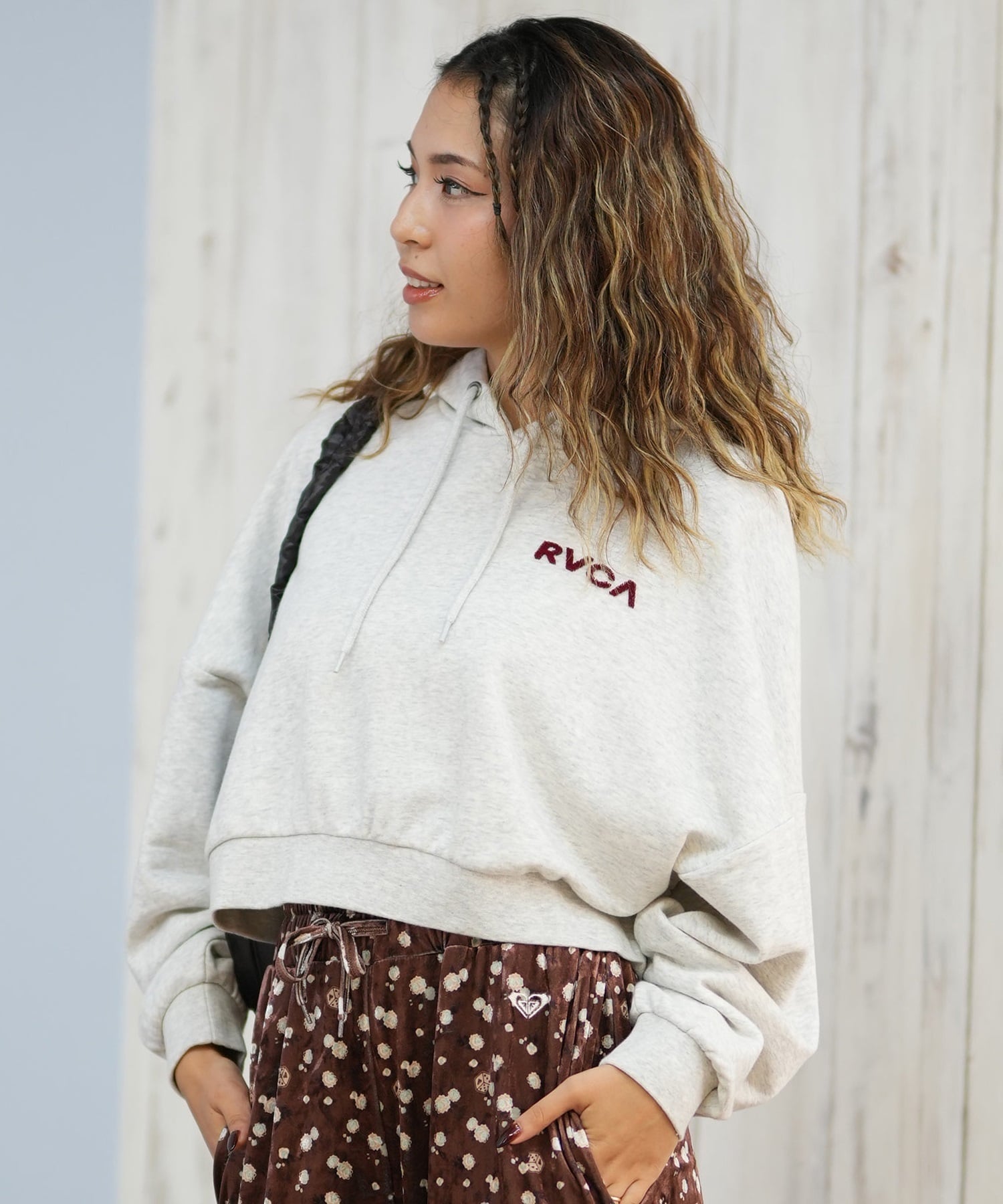 RVCA ルーカ プルオーバー パーカー レディース スウェット フーディー ショート丈 バックプリント ドルマンスリーブ 裏毛 BF044-012(BLK-S)