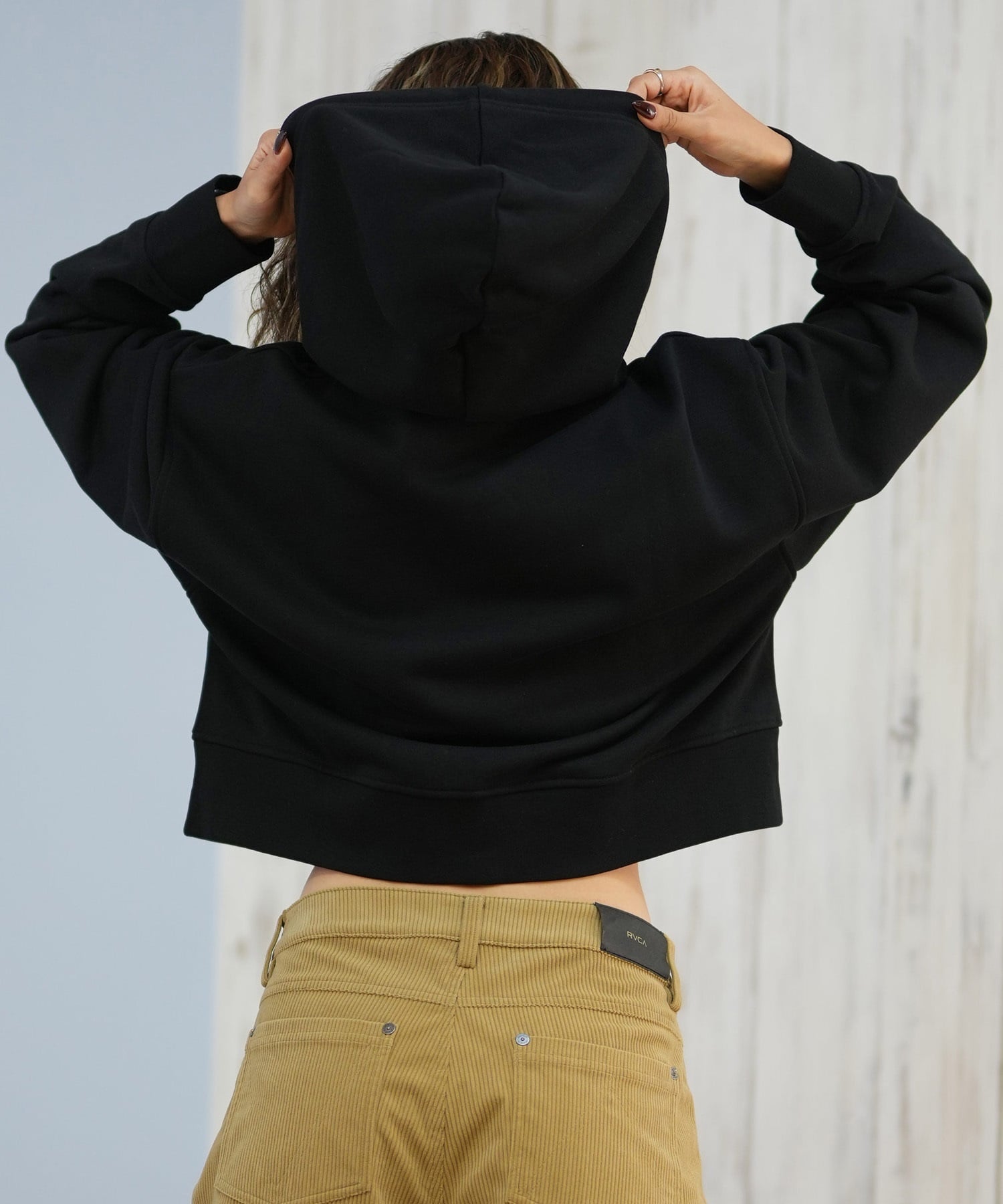 RVCA ルーカ ジップアップ パーカー レディース スウェット フーディー ショート丈 ロゴ 裏毛 NEAT ZIP HOODIE BF044-014(BLK-S)