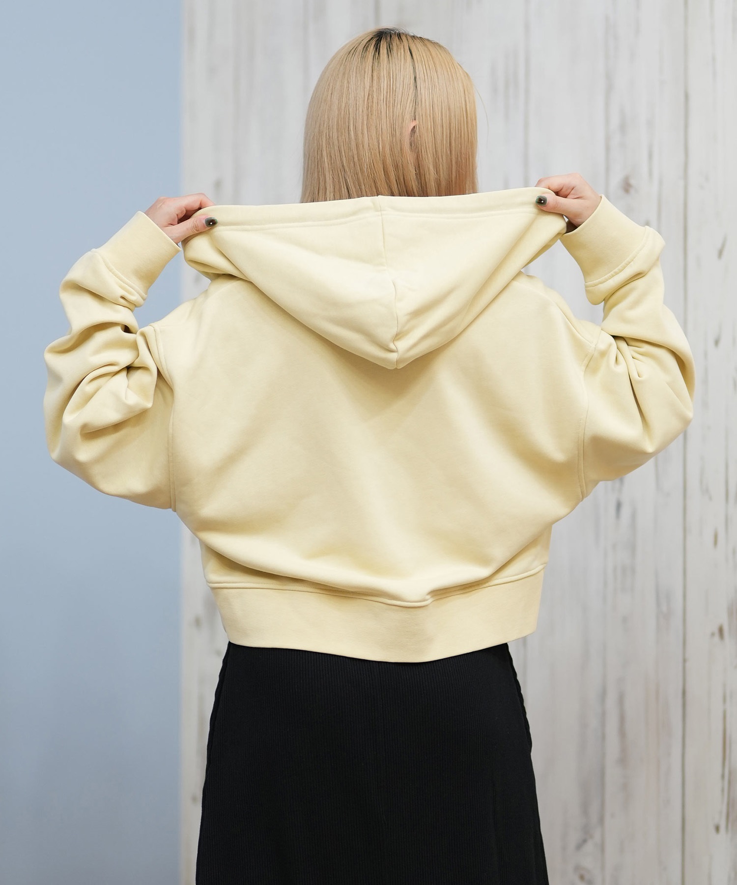 RVCA ルーカ ジップアップ パーカー レディース スウェット フーディー ショート丈 ロゴ 裏毛 NEAT ZIP HOODIE BF044-014(BLK-S)