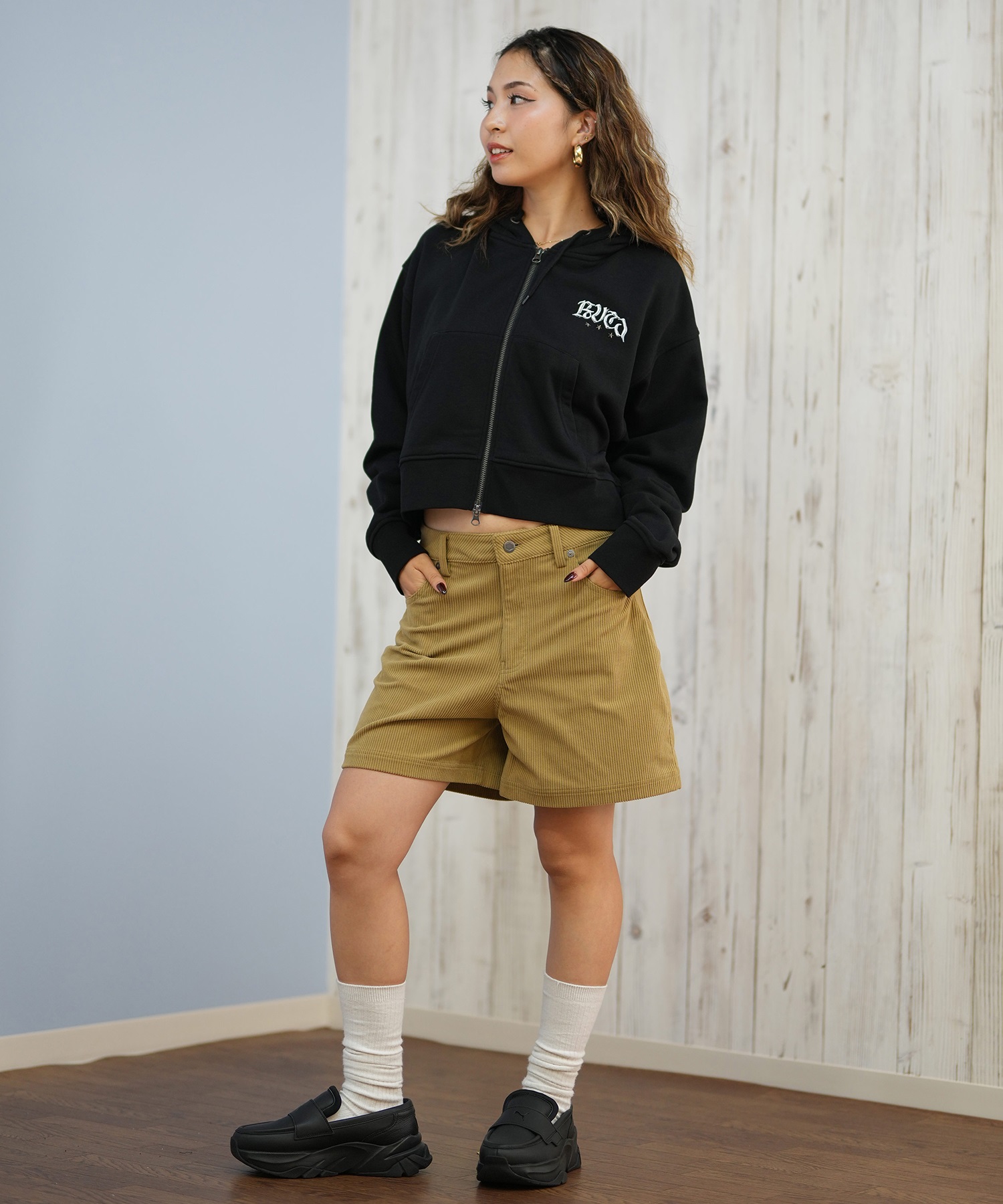 RVCA ルーカ ジップアップ パーカー レディース スウェット フーディー ショート丈 ロゴ 裏毛 NEAT ZIP HOODIE BF044-014(BLK-S)