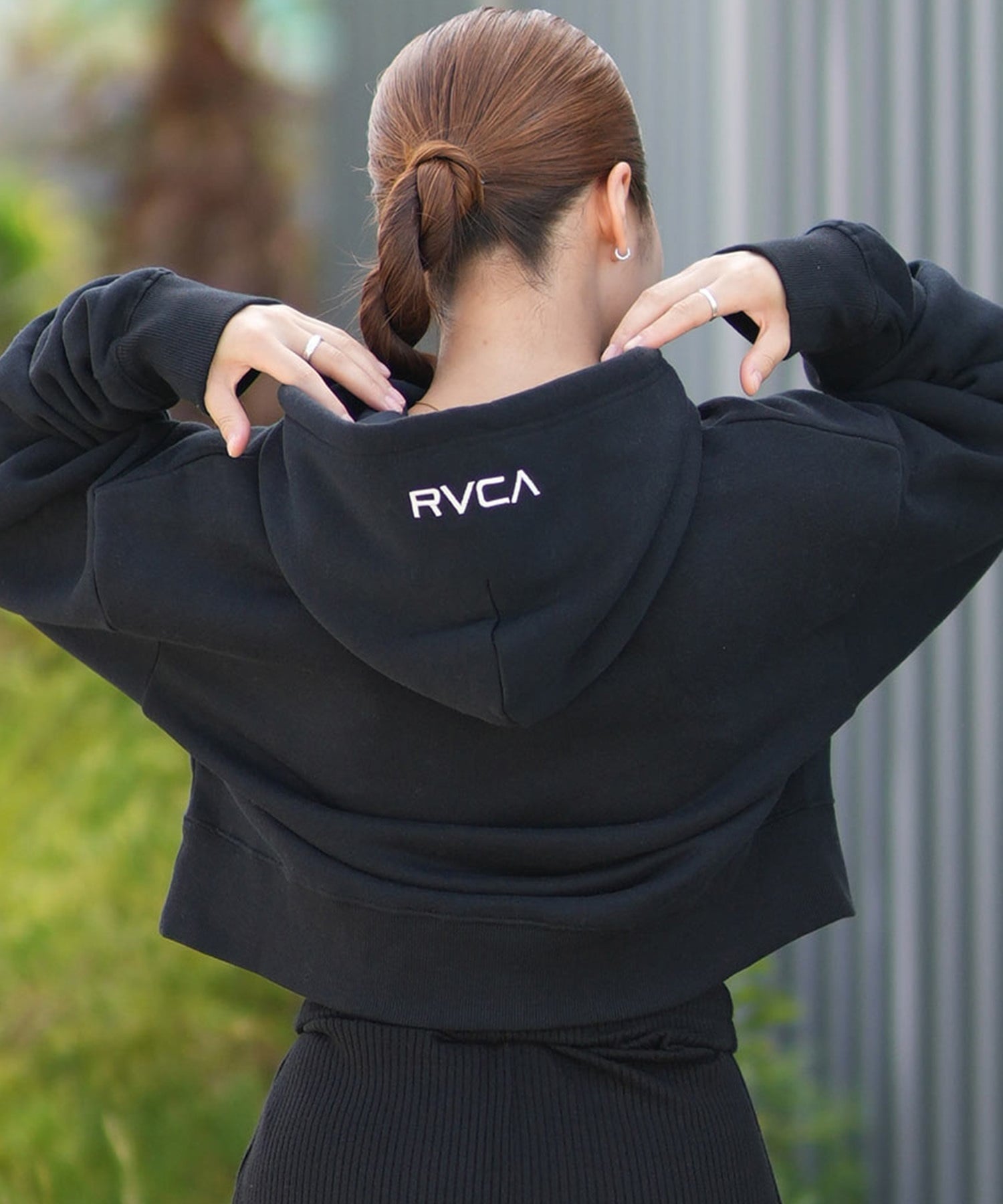 RVCA ルーカ プルオーバー パーカー レディース クロップド丈 ショート丈 ロゴ CROPPED HOODIE BF044-P03(BLK-S)