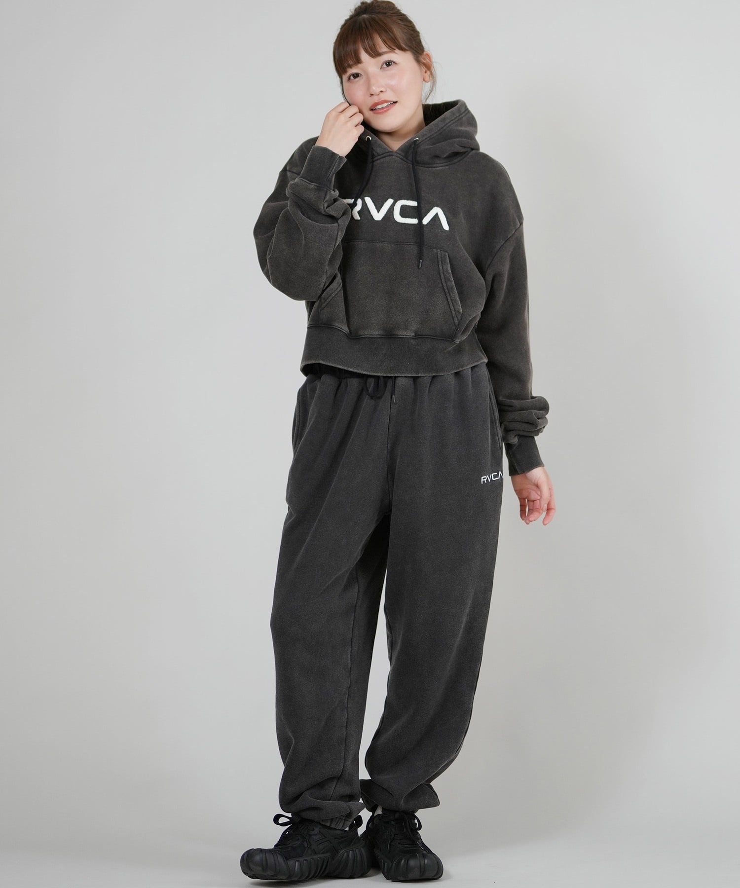 RVCA ルーカ プルオーバー パーカー レディース クロップド丈 ショート丈 ロゴ CROPPED HOODIE BF044-P03(BLK-S)