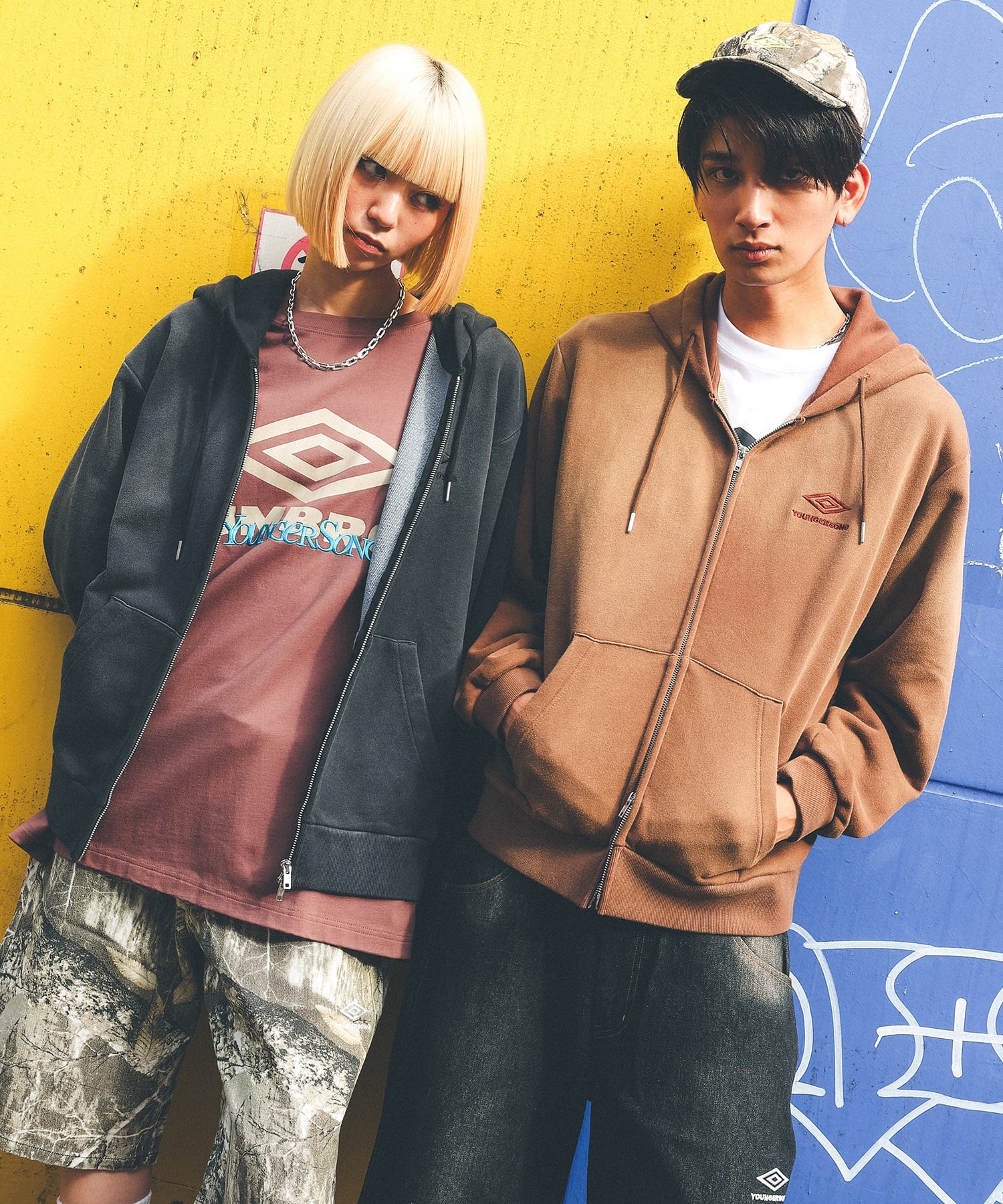 UMBRO アンブロ × Younger Song ヤンガーソング コラボ ジップアップ パーカー 裏毛 MD27-LHD03 ムラサキスポーツ限定(BLACK-M)