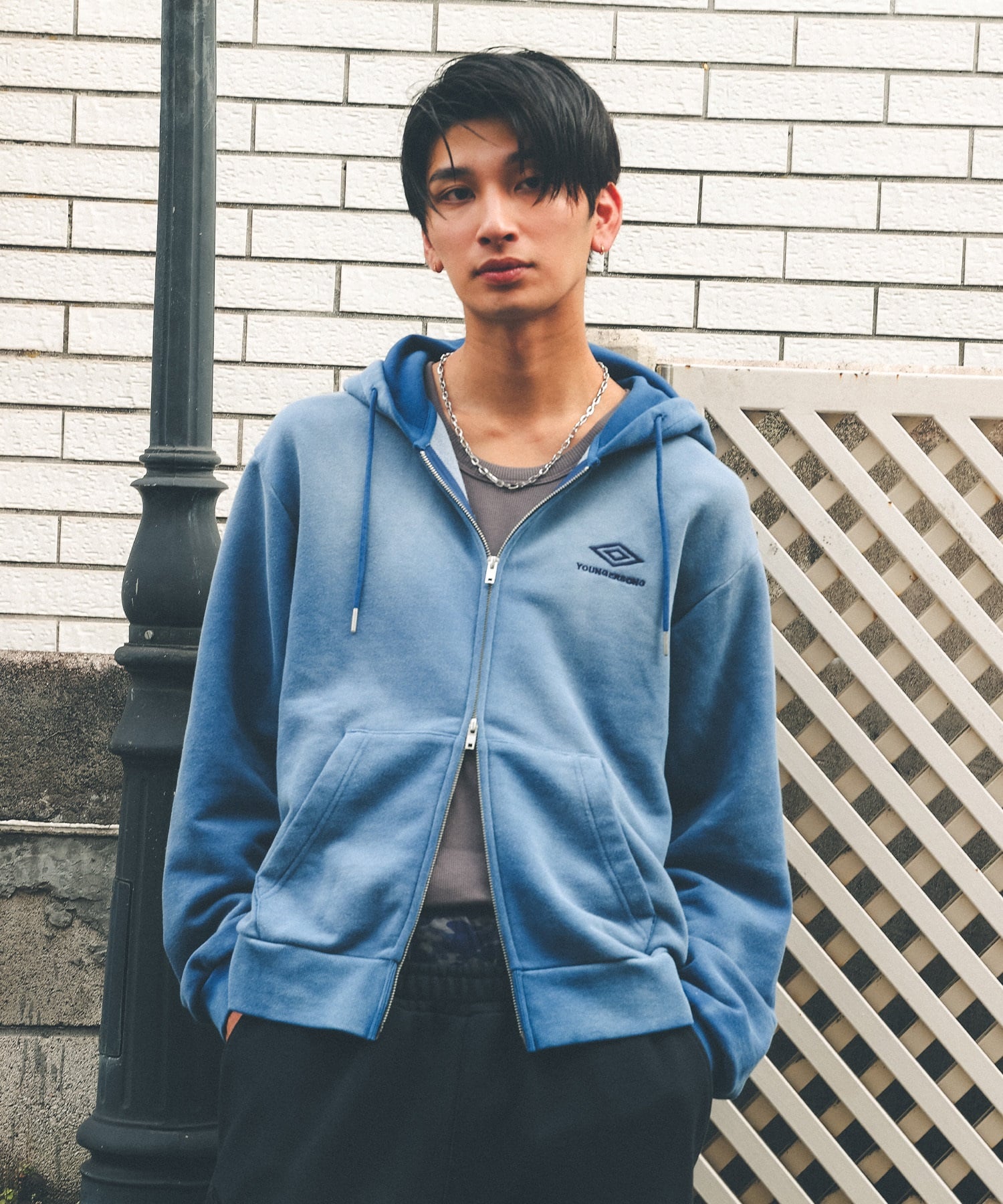 UMBRO アンブロ × Younger Song ヤンガーソング コラボ ジップアップ パーカー 裏毛 MD27-LHD03 ムラサキスポーツ限定(BLACK-M)