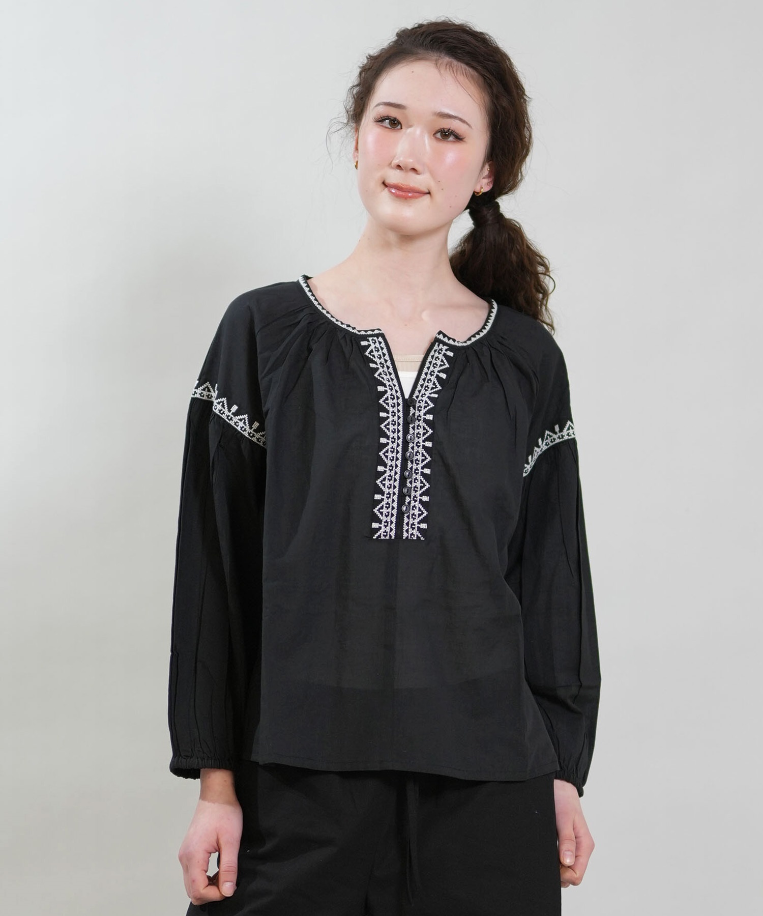 RIKKA FEMME リッカファム 長袖 シャツ レディース ブラウス 刺繍 キーネック RF6S-2601(WHT-FREE)